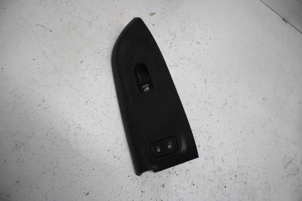 BOUTON LEVE VITRE FIAT 500X COTE PASSENGER - Vue 1